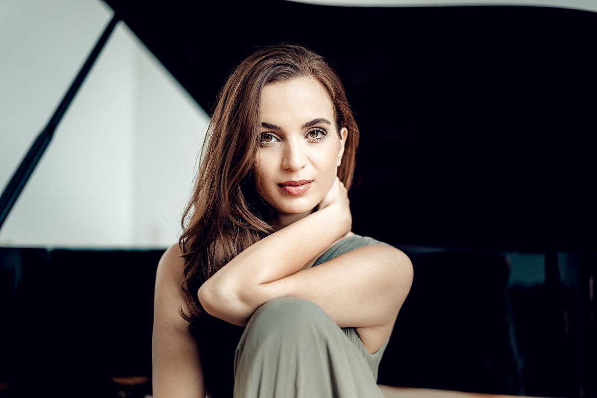 Mitra Kotte, Klavier