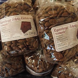 Höflinger Spezereien 2017, Gut Aschau, Kürbiskerne leicht geröstet und mit feiner Schokolade überzogen